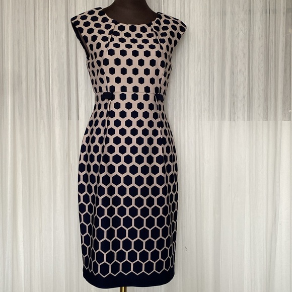 connected apparel Dresses & Skirts - Connect Apparel geometric pattern, sheath, office work, business dress! Size 6